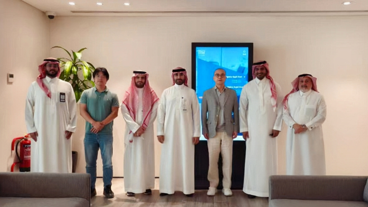 尊龙凯时中东代表与沙特工业与科技园区管理局MODON代表团合影.png